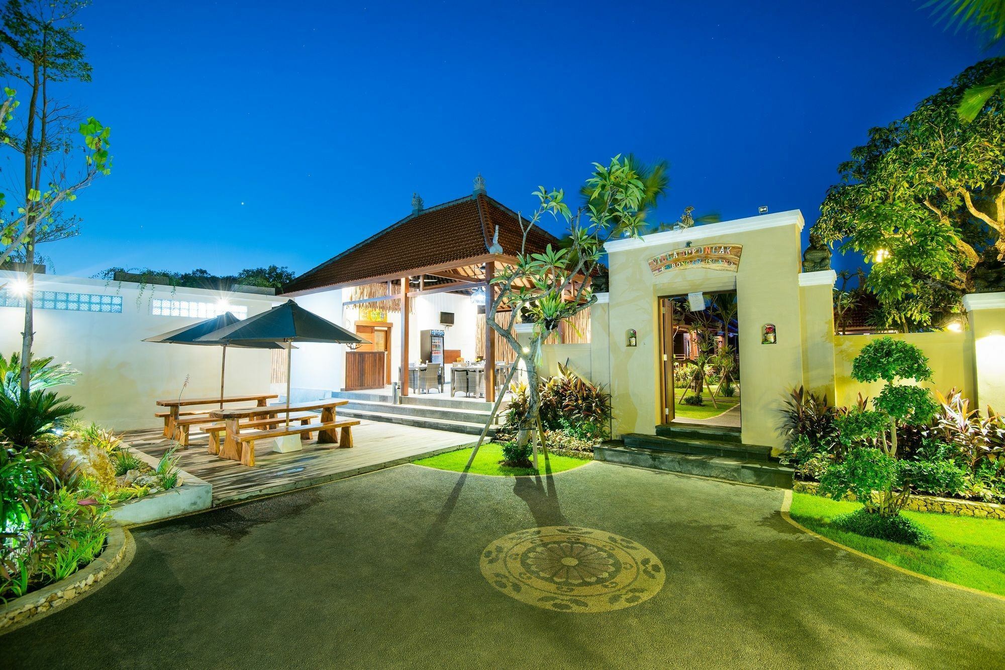 D'Puncak Villas Lembongan Nusa Lembongan  Exterior photo